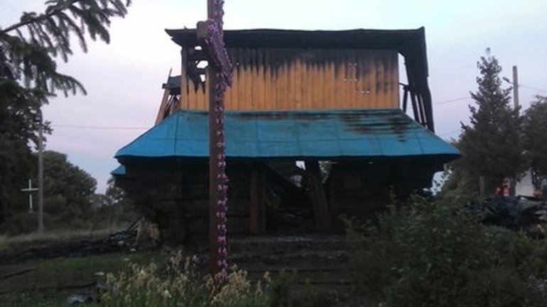 На Львівщині згоріла старовинна дерев`яна церква - фото 1