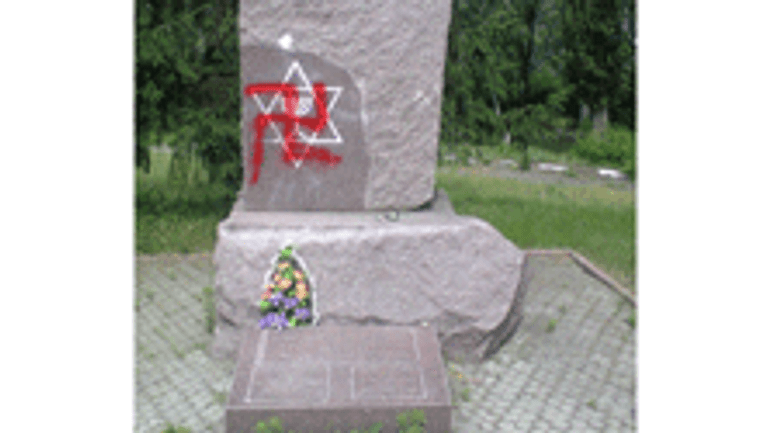 Holocaust Memorial defaced in Nikopol - фото 1