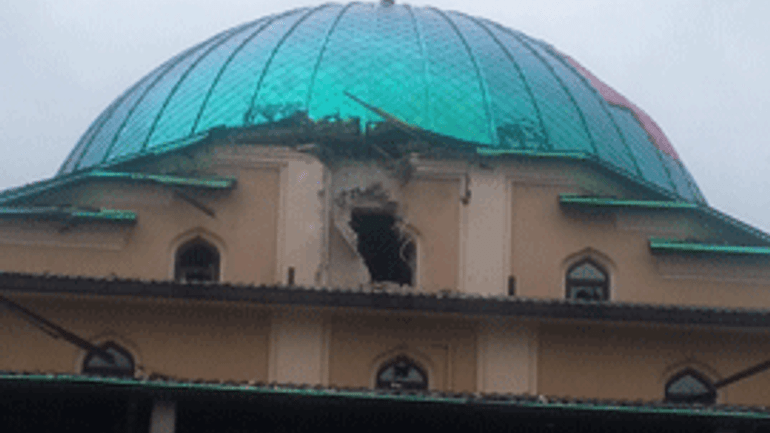 Рамадан по-донецки: в Соборную мечеть снова попал снаряд - фото 1