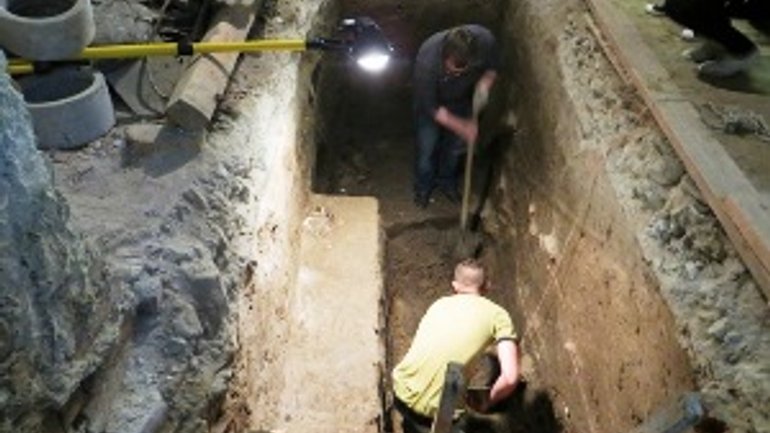 Біля костелу св. Варфоломія у Дрогобичі археологи розкопали вежу 16 ст - фото 1