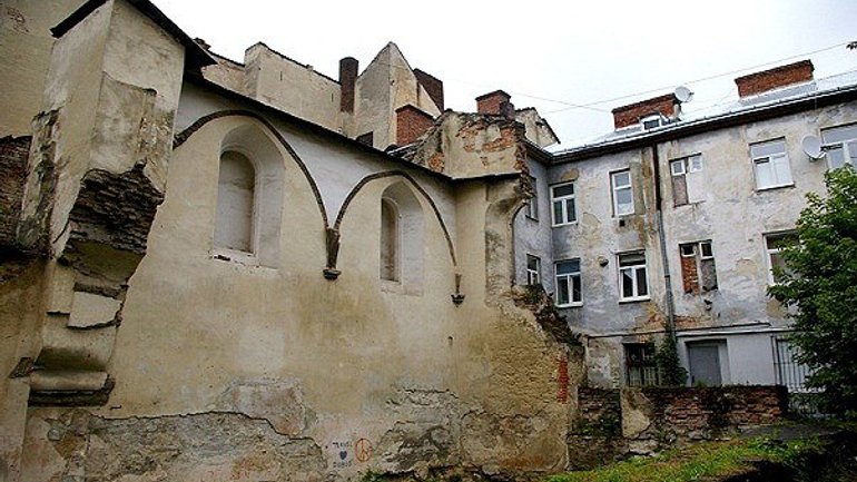 У Львові розпочали роботи з консервації руїн синагоги «Золота Роза» - фото 1