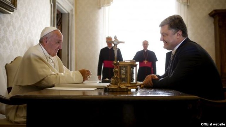 Зустріч папи Римського з Порошенком контрастувала із зустріччю з Путіним – релігієзнавець - фото 1