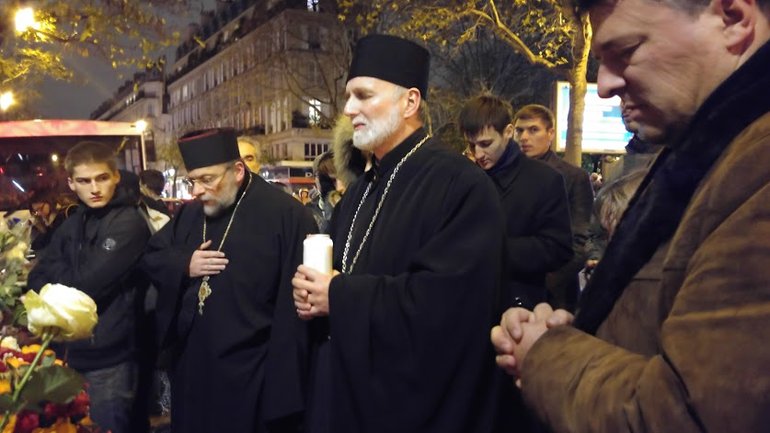 Українська громада помолилася за жертв терактів в Парижі біля театру «Батаклан» - фото 1