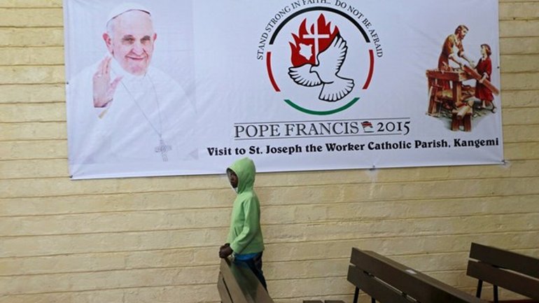 Папа Франциск просит верующих молиться о его завтрашнем Апостольском путешествии в Африку - фото 1