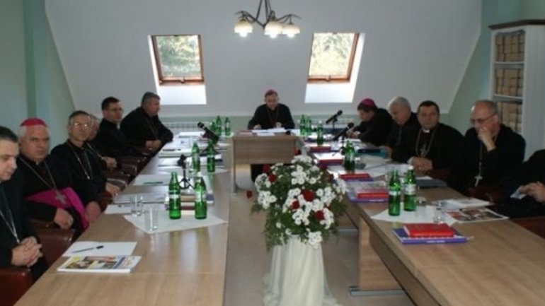 Єпископи РКЦ обговорили підготовку до початку Року Милосердя - фото 1