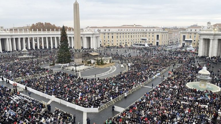 Папа Франциск на площі Святого Петра у Ватикані 8 грудня проголосив початок Святого Року Милосердя - фото 1