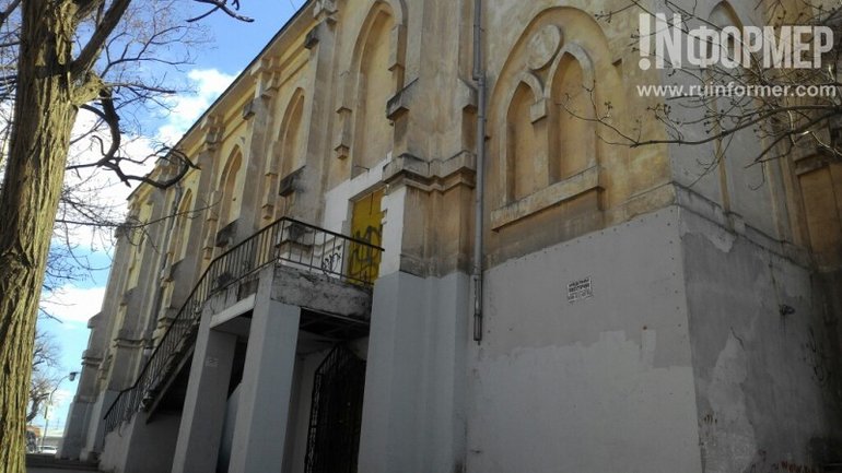 Історичну будівлю костелу у Севастополі кувалдами переробляють під дитячий кінотеатр - фото 1