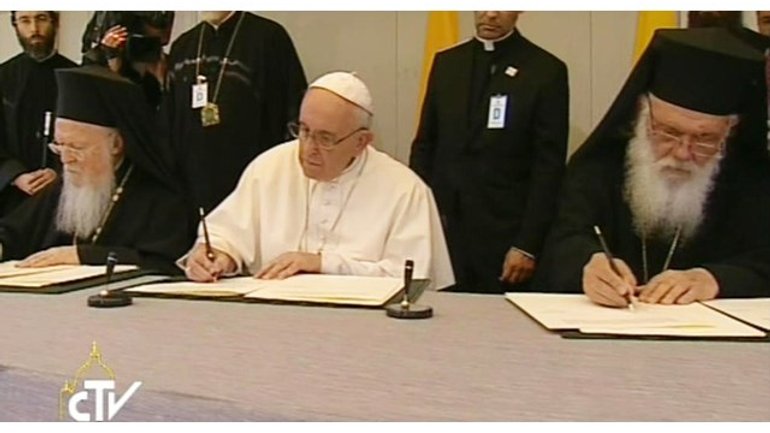 Папа Франциск, Патріархи Єронім ІІ і Варфоломій І спільно стали на захист біженців - фото 1