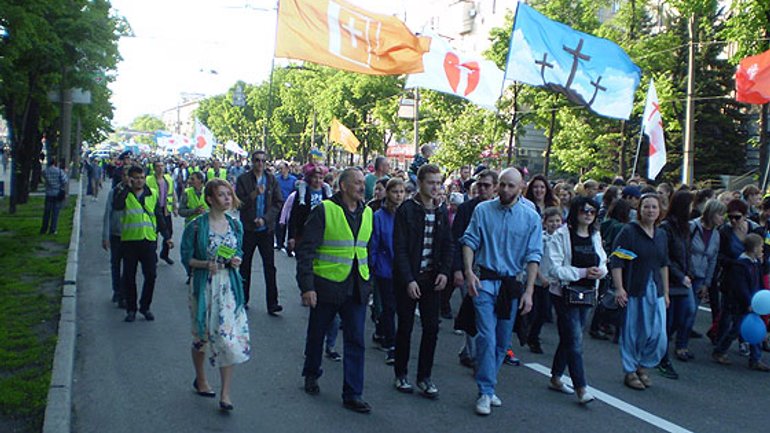 Великодня хода у Запоріжжі поєднала тисячі християн різних церков - фото 1