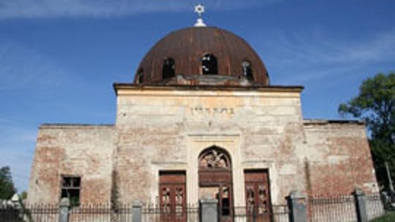 Jewish community restores historical monuments in Chernivtsi - фото 1
