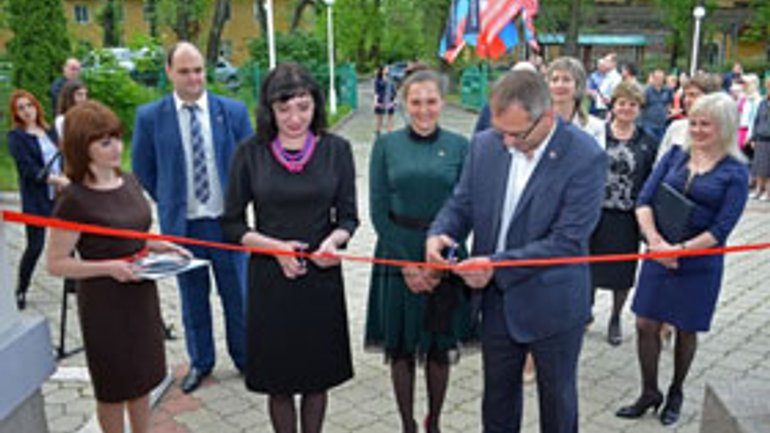 DPR fighters open Civil Registry Office in a seized Mormon prayer house - фото 1