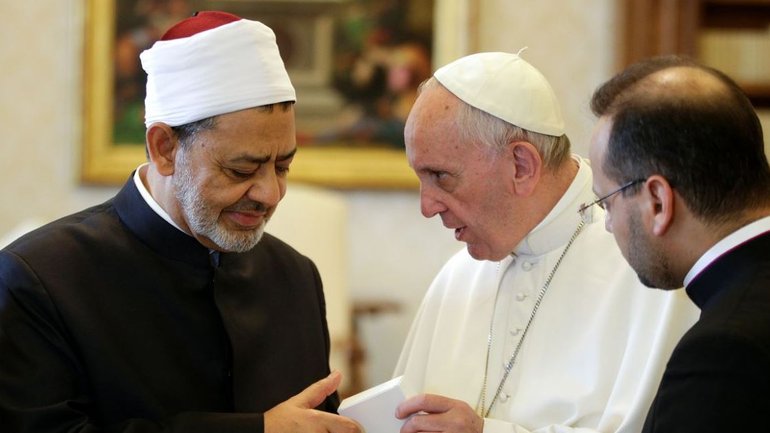 Папа вперше за 16 років зустрівся з головним сунітським імамом - фото 1