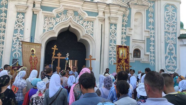 Біля Софії Київської віряни Московського Патріархату скандували «Нехай воскресне друга Росія» - фото 1