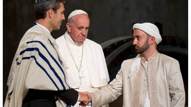 Папа примет участие во Всемирном дне молитвы о мире в Ассизи - фото 1