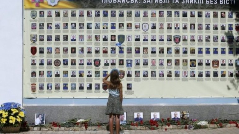 Prayer service held at St Sophia Square to remember Ilovaisk victims - фото 1