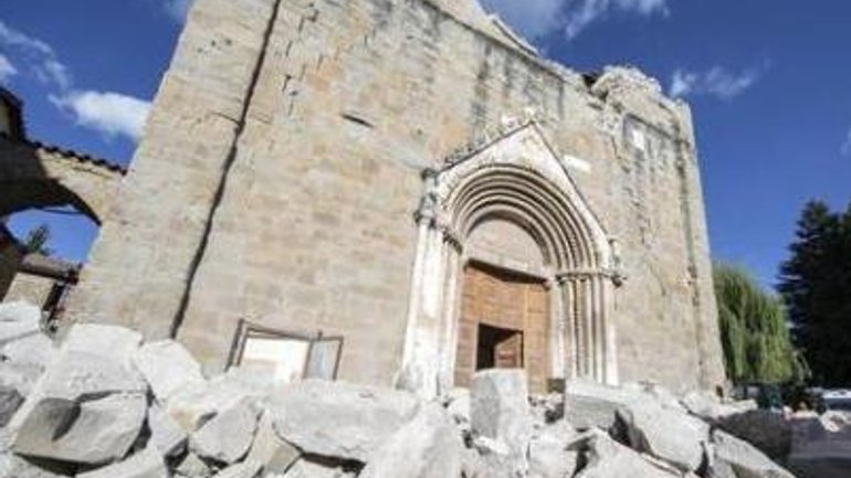 В Италии из-за землетрясения пострадали десятки храмов - фото 1