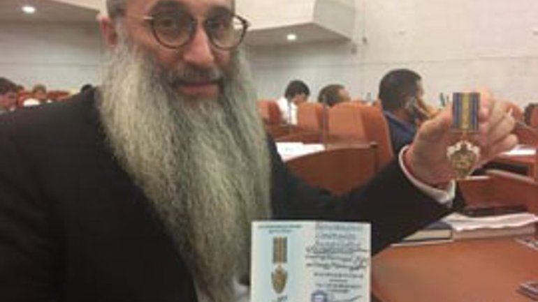Православна Церква нагородила ортодоксального єврея з Дніпра медаллю за волонтерство - фото 1