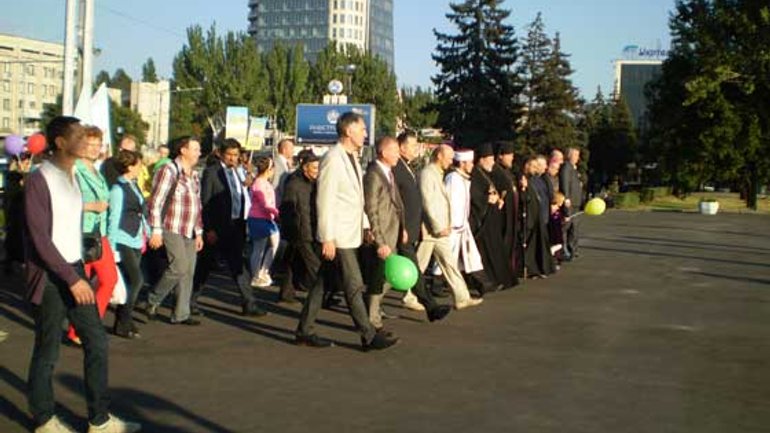 Сім'я — це союз чоловіка та жінки: у Запоріжжі відбувся другий "Марш за життя" - фото 1