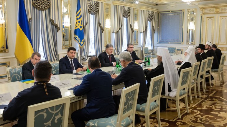 Ваши молитвы и действия, объединяющие Украину, очень ценны, – Президент во время встречи с ВСЦиРО - фото 1