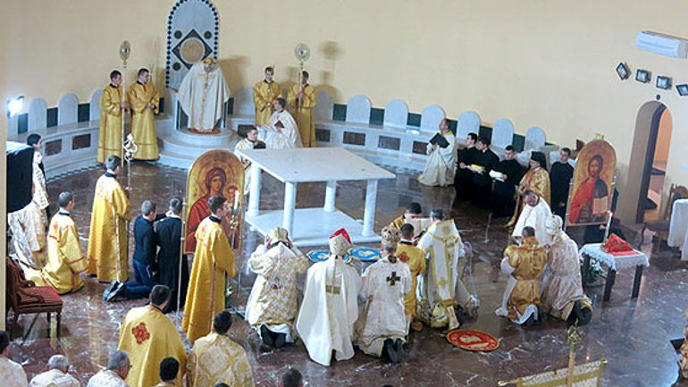 В Мукачеві освятили собор свв. Кирила і Мефодія — копію римського собору св. Софії - фото 1