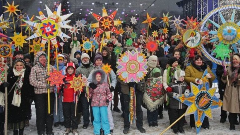 У Києві відбулася Різдвяна хода з зірками, а у Львові – фестиваль вертепів - фото 1
