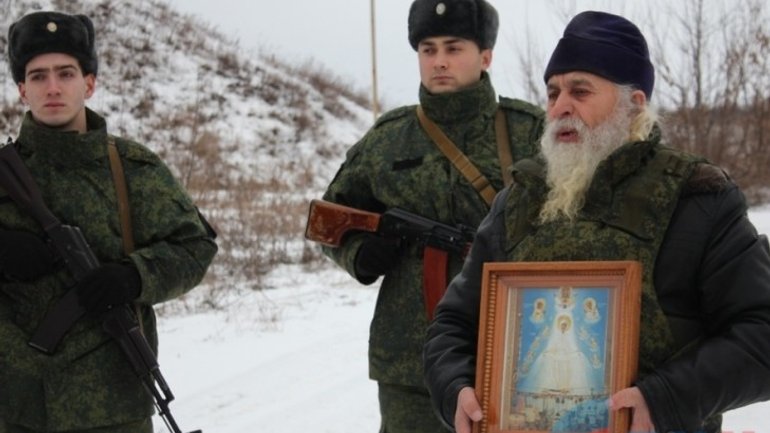 Під Станицею священики РПЦ благословили бойовиків "ЛНР" на війну з Україною - фото 1