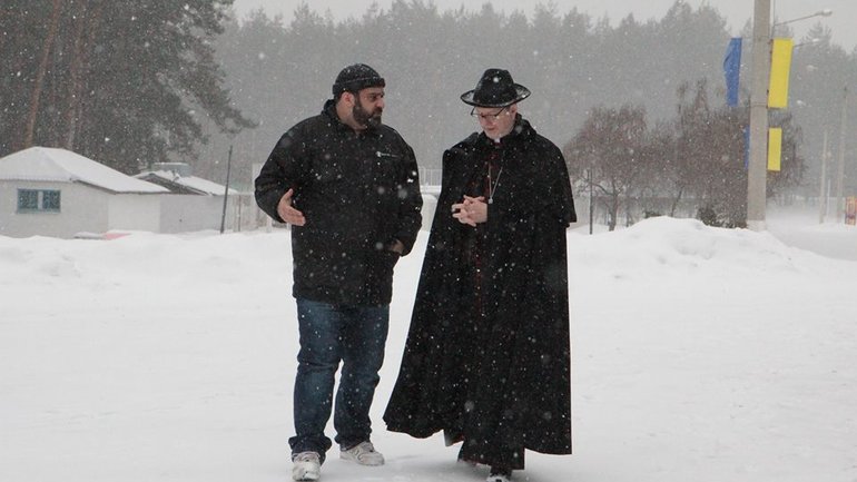 The Apostolic Nuncio to Ukraine Archbishop Claudio Gugerotti visited recently shelled Avdijivka - фото 1