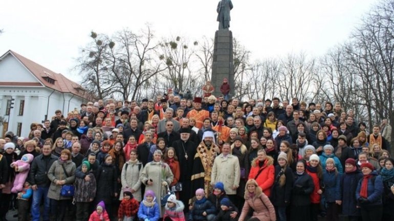 У Каневі духовенство та вірні УГКЦ започаткували Всеукраїнську акцію «Паростки єднання» - фото 1