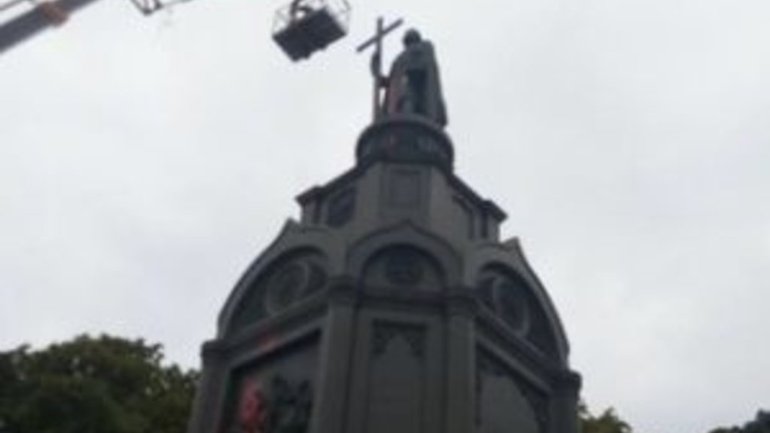 Столичный памятник святому князю Владимиру перекрасят в апреле - фото 1