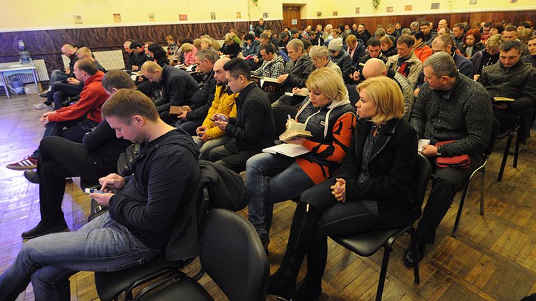 130 пасторов и служителей Союза христианских церквей Украины «Слово жизни» провели молитву за Украину - фото 1