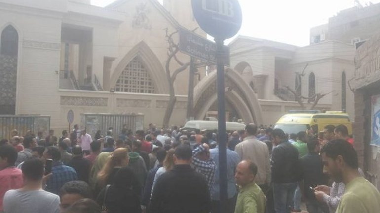 В Египте прогремел взрыв возле церкви, десятки погибших и раненых - фото 1