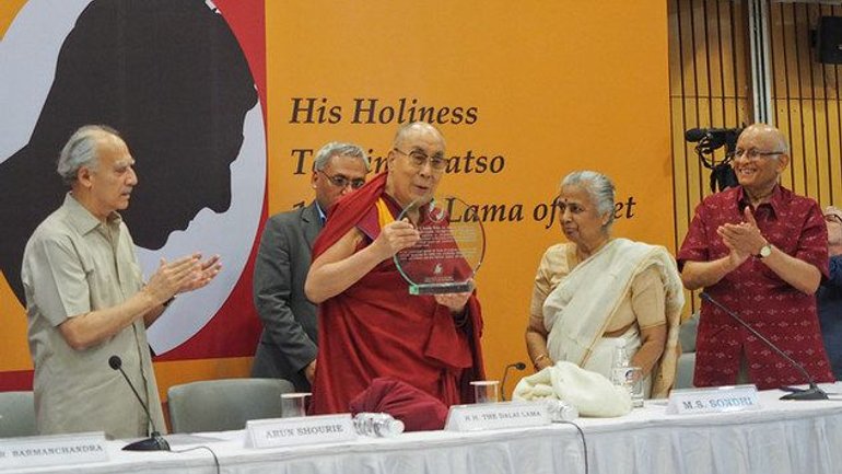 Далай-лама отримав премію Сонді за участь у міжнародній політиці - фото 1