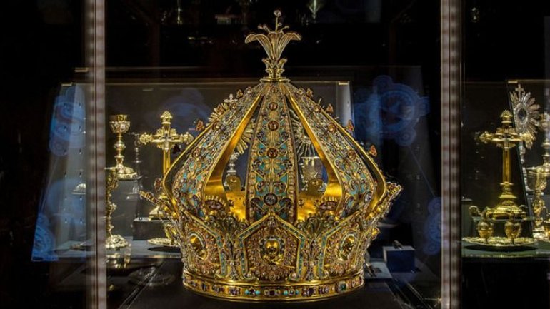 Во Франции украдена Лионская корона Девы Марии - фото 1