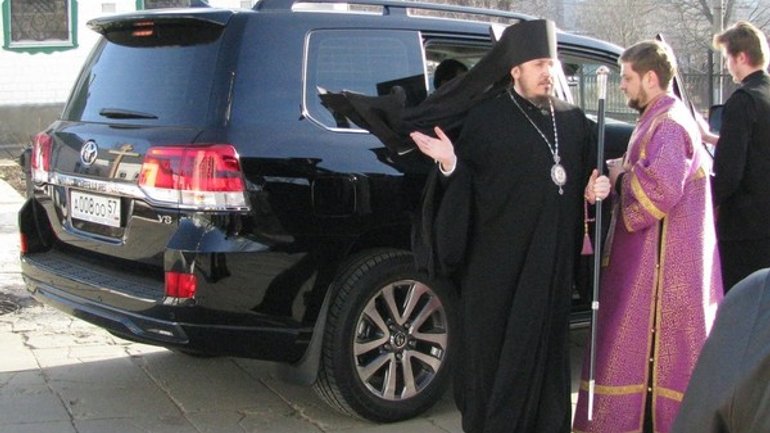 Из-за плохих дорог епископ РПЦ вынужден ездить на внедорожнике за 90 000 долларов - фото 1