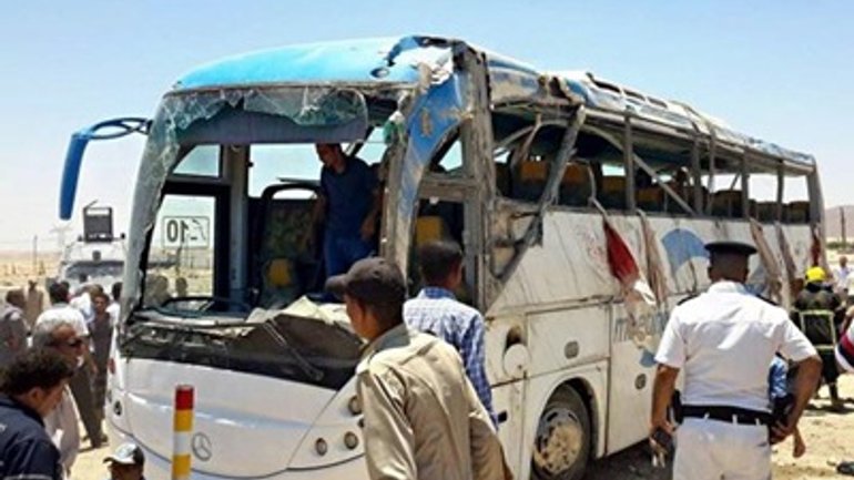 В Єгипті обстріляли автобуси з паломниками: 23 загиблих - фото 1