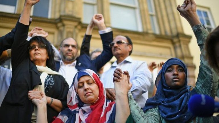 В європейських містах проходять марші мусульман проти тероризму - фото 1