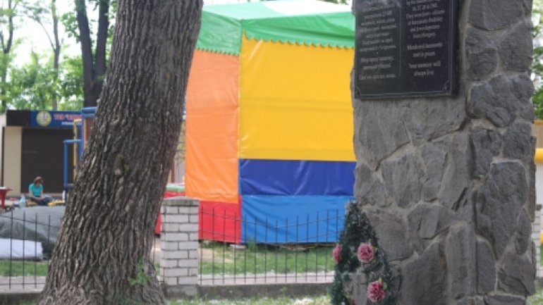 В Каменец-Подольском на еврейском кладбище открыли парк развлечений - фото 1