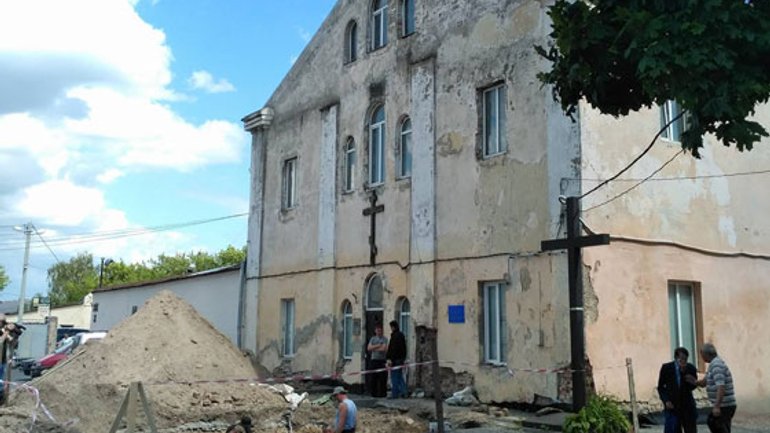 В Луцке возле монастыря  нашли массовое захоронение жертв НКВД - фото 1