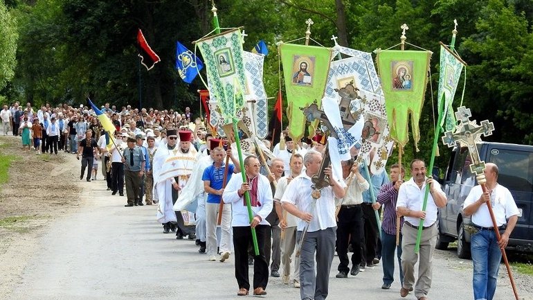 На Тернопільщині хресною ходою вшанували полеглих воїнів УПА - фото 1
