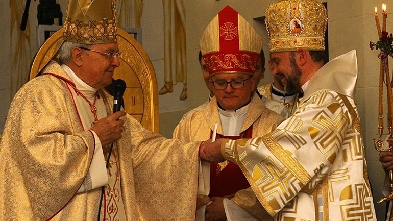 Кардинал Леонардо Сандрі передав особисту пожертву Папи на побудову собору УГКЦ у Харкові - фото 1