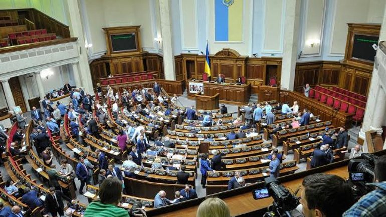 Несколько народных депутатов предложили Раде заседать только после молитвы - фото 1