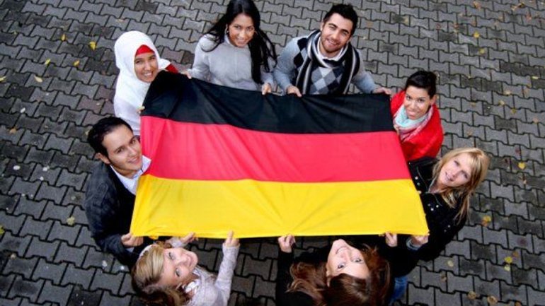 Німці не хочуть на законодавчому рівні запроваджувати мусульманські свята, - опитування - фото 1