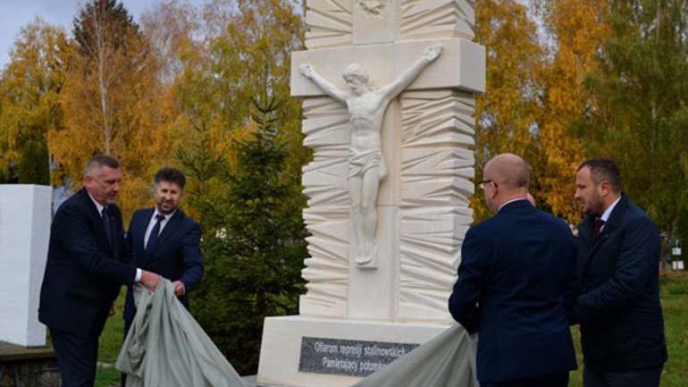 На Вінниччині римо-католики встановили пам’ятний знак жертвам сталінських репресій - фото 1
