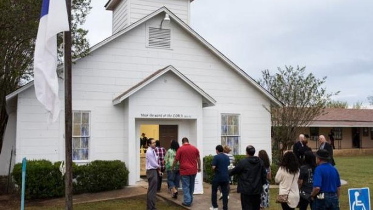 Церковь в Техасе, в которой были расстреляны прихожане, превратили в мемориал - фото 1