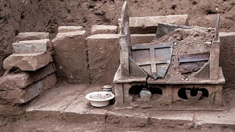 Знайдено тисячолітню скриньку з прахом Будди - фото 1