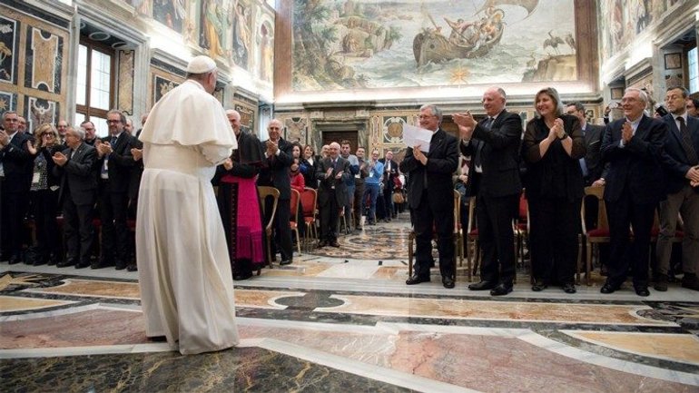 Папа назвав поширення фейків - «тяжким гріхом» - фото 1