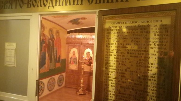В опечатаному парламентському храмі УПЦ (МП) відновила Богослужіння - фото 1