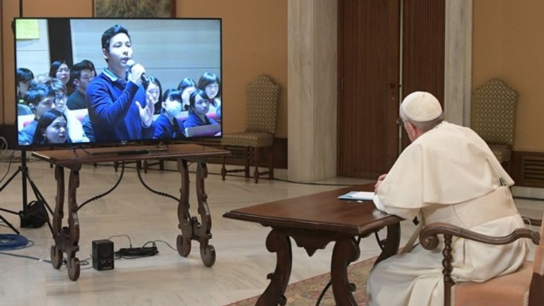 Папа відповів на 8 запитань японської молоді - фото 1