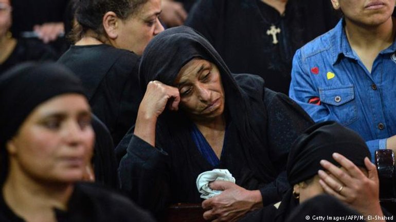Толпа атаковала коптскую церковь в Египте - фото 1