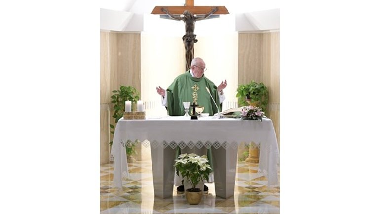 «Ми не повинні молитись немов папуги», - Папа - фото 1